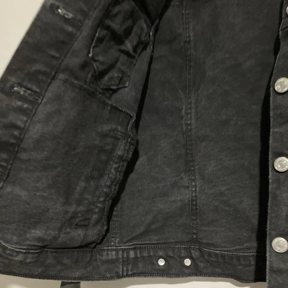 Levis excellent see